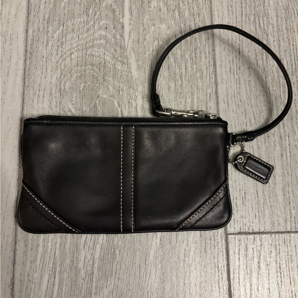 Coach wristlet in black leather. Hangtag present. EUC. - Picture 4 of 11
